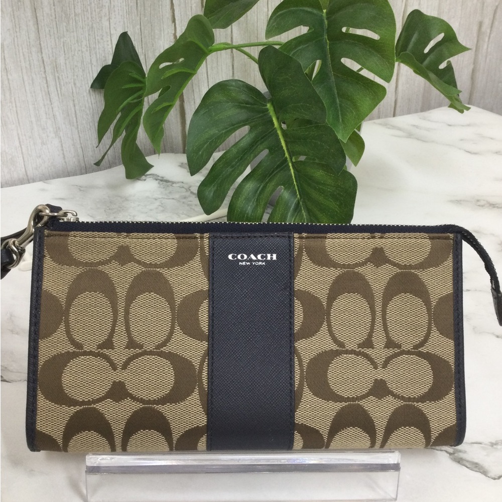 GUC COACH Signature Canvas Wristlet in Brown